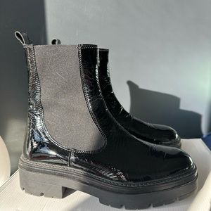 L’intervalle leather booths